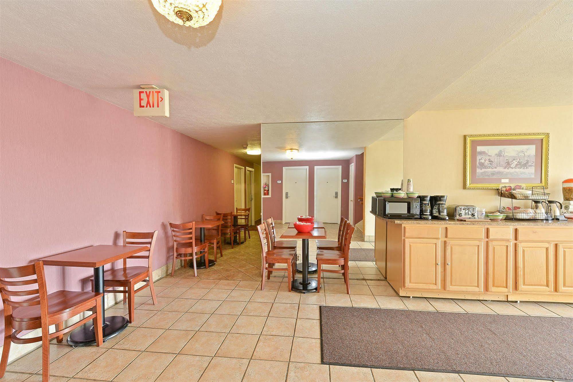 Americas Best Value Inn Ashtabula/Austinburg Exteriör bild