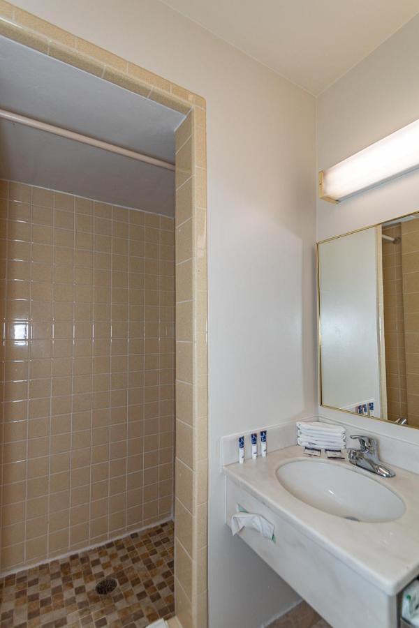 Americas Best Value Inn Ashtabula/Austinburg Exteriör bild