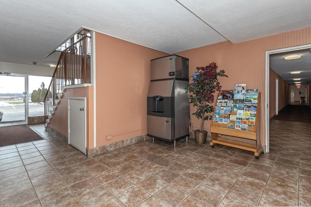 Americas Best Value Inn Ashtabula/Austinburg Exteriör bild